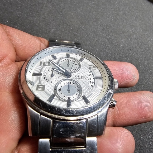 Guess Steel Mens Quartz Watch Silver Tone Working U0075G3 Cracked Crystal - Picture 2 of 13